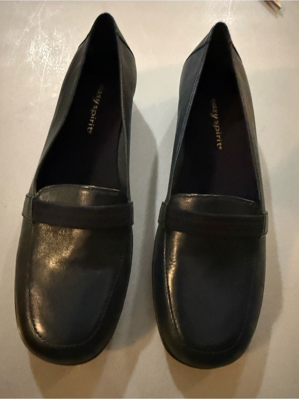 Easy Spirit Women's black Leather Slip-On Loafers